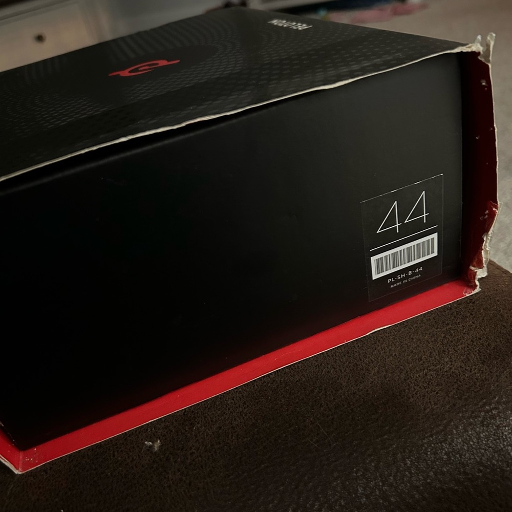 NIB Peloton Black Cycling Shoes with Red Highlights - Picture 2 of 5